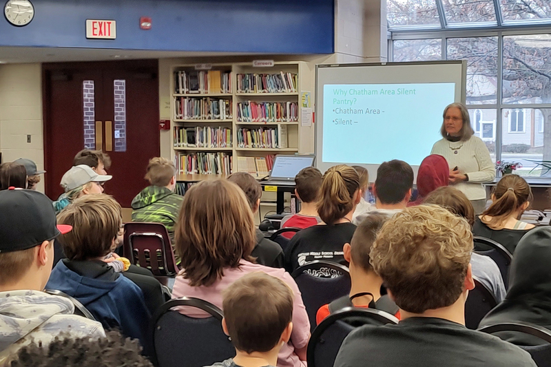 Judy Matthews talking to large group of students in CMS library
