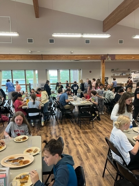students eating breakfast in dining hall