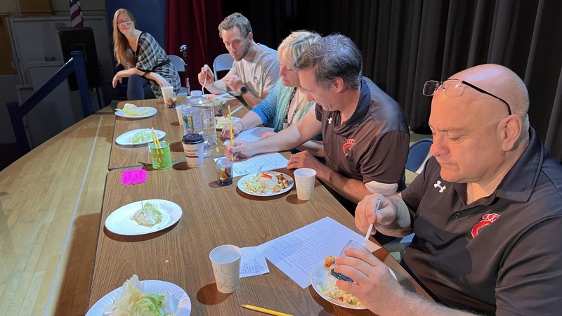 judges tasting food